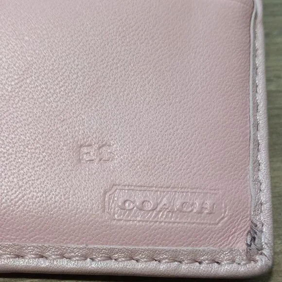 👉LAST CHANCE‼️ Vtg. COACH Soho Pleated Pink Leather Wallet - Picture 16 of 16